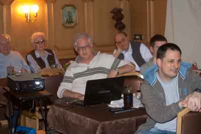 Foto zeigt Winfried Grell beim Vortrag